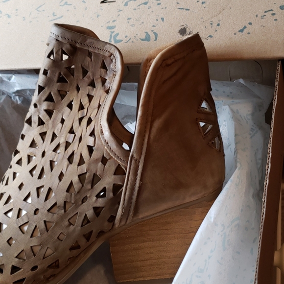 Musse & Cloud Athena Laser Cut Leather Bootie NEW - Picture 6 of 10